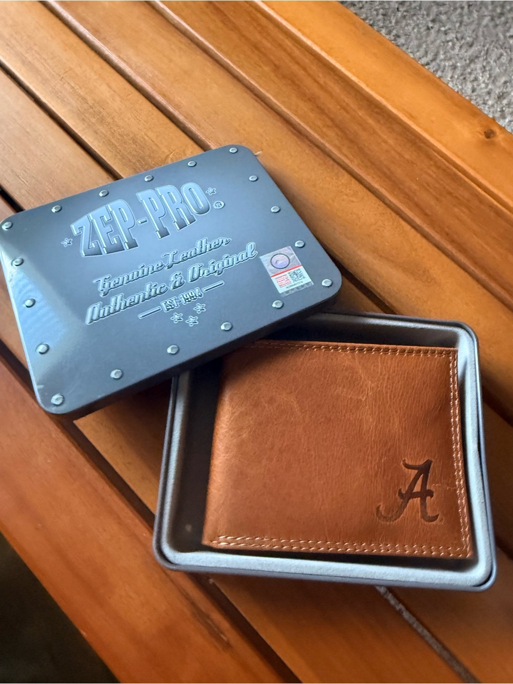 ZEP-PRO Chestnut Brown Leather Men's Bifold Wallet with Debossed 'A'